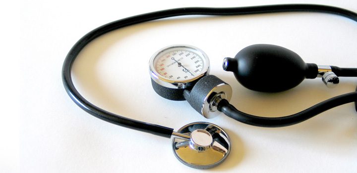 doktor-arzt-stethoskop-blutdruckmesser-medizin Cannabis