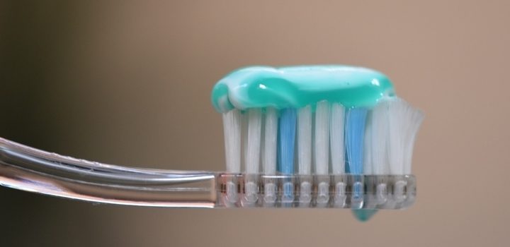 Zahnpasta-Zaehne-Putzen-Mund-Hygiene